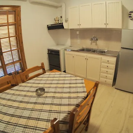 Bettys Lejlighed Parálion Ástros