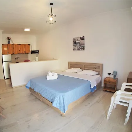 Bettys * Parálion Ástros