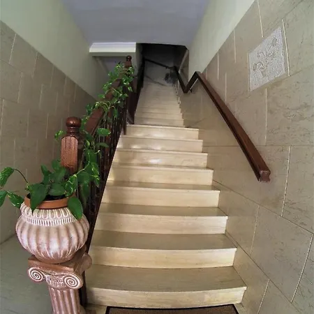 Bettys * Parálion Ástros