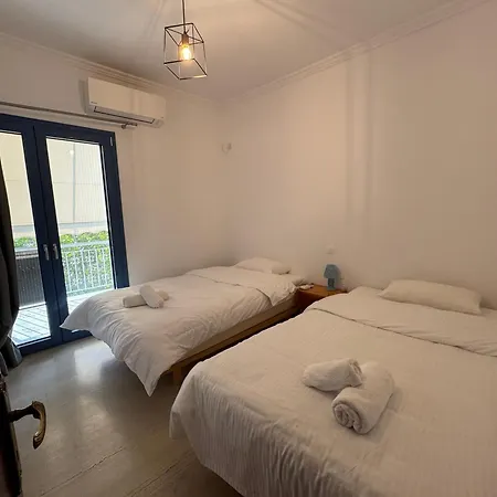 Bettys * Parálion Ástros